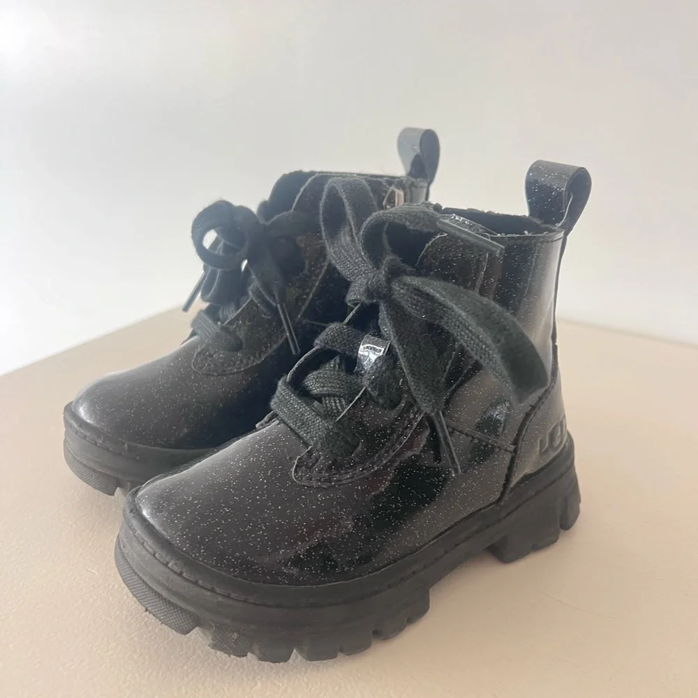 UGG shiny black